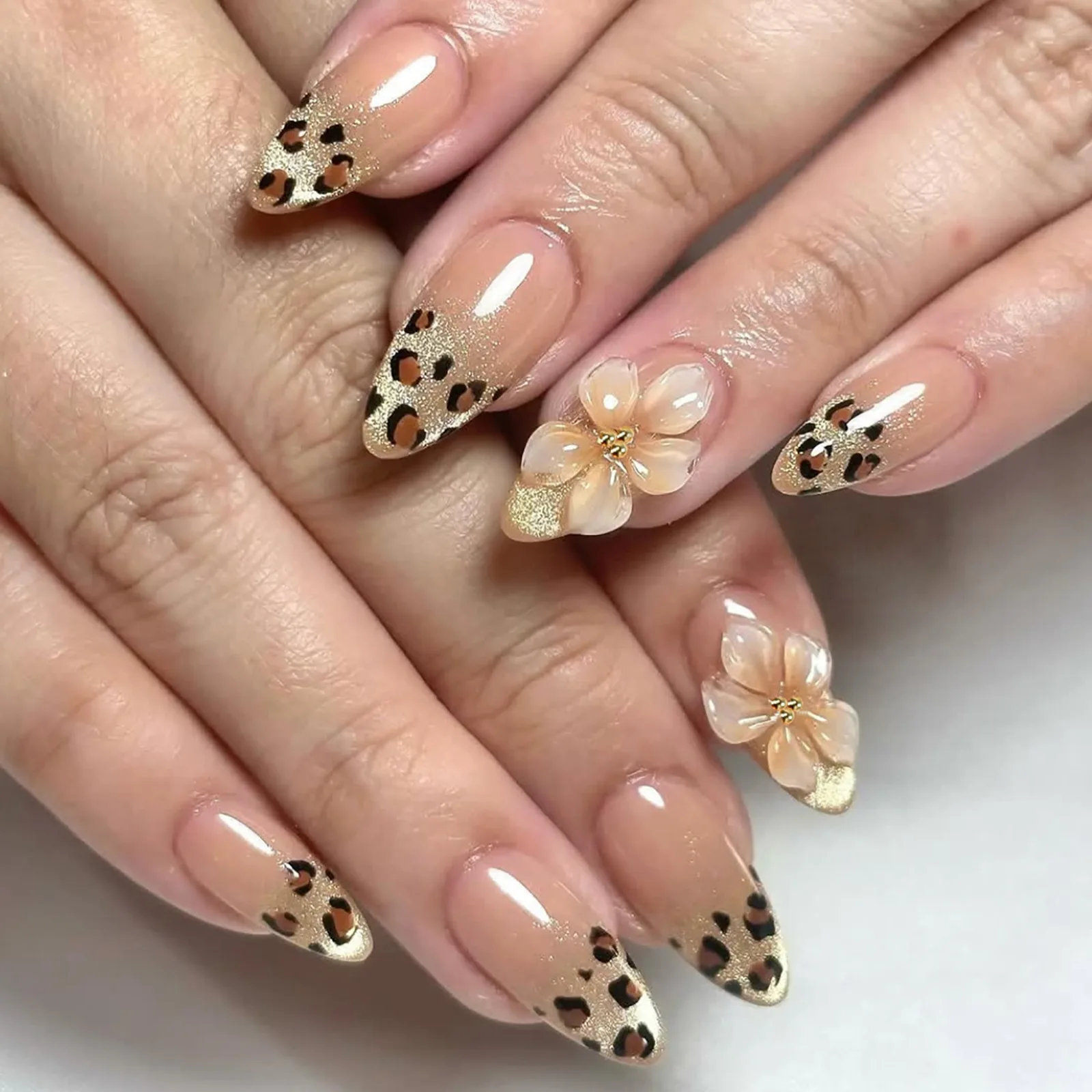 Nail Art Leopard - 24 pieces almond-shaped leopard print French