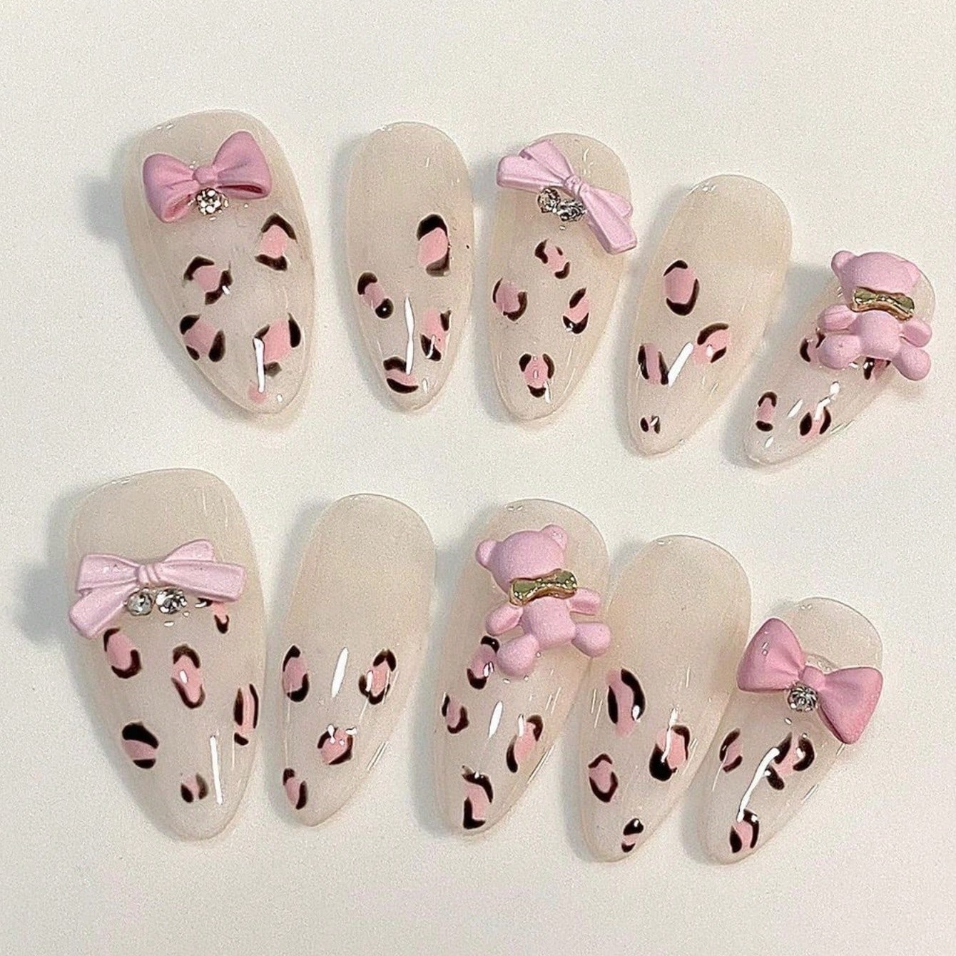 Nail Art Leopard - 10pcs pure hand pressed almond shaped